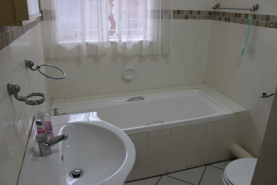 2 Bedroom Property for Sale in Heuwelsig Free State